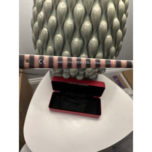 CAROLINA HERRERA SHE892K 5617 COL.0752 140 Tortoise Brown Stripes Sunglasses - Picture 9 of 14